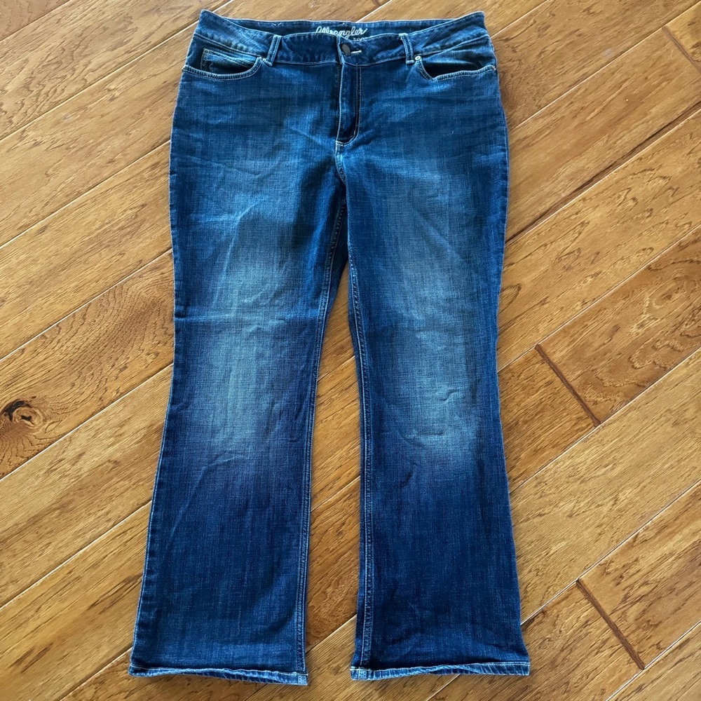 Wrangler Boot Cut Jeans Womens 17/32 Mid Rise Medium Wash Denim Coastal Cowgirl